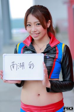 在丈夫面前弄湿股沟的妻子